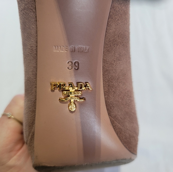Authentic Prada Suede Pump - Picture 8 of 10